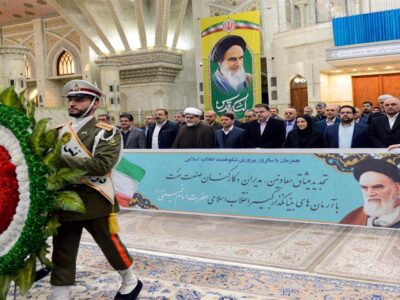 کارکنان نفت با آرمان‌های امام راحل (ره) تجدید میثاق کردند